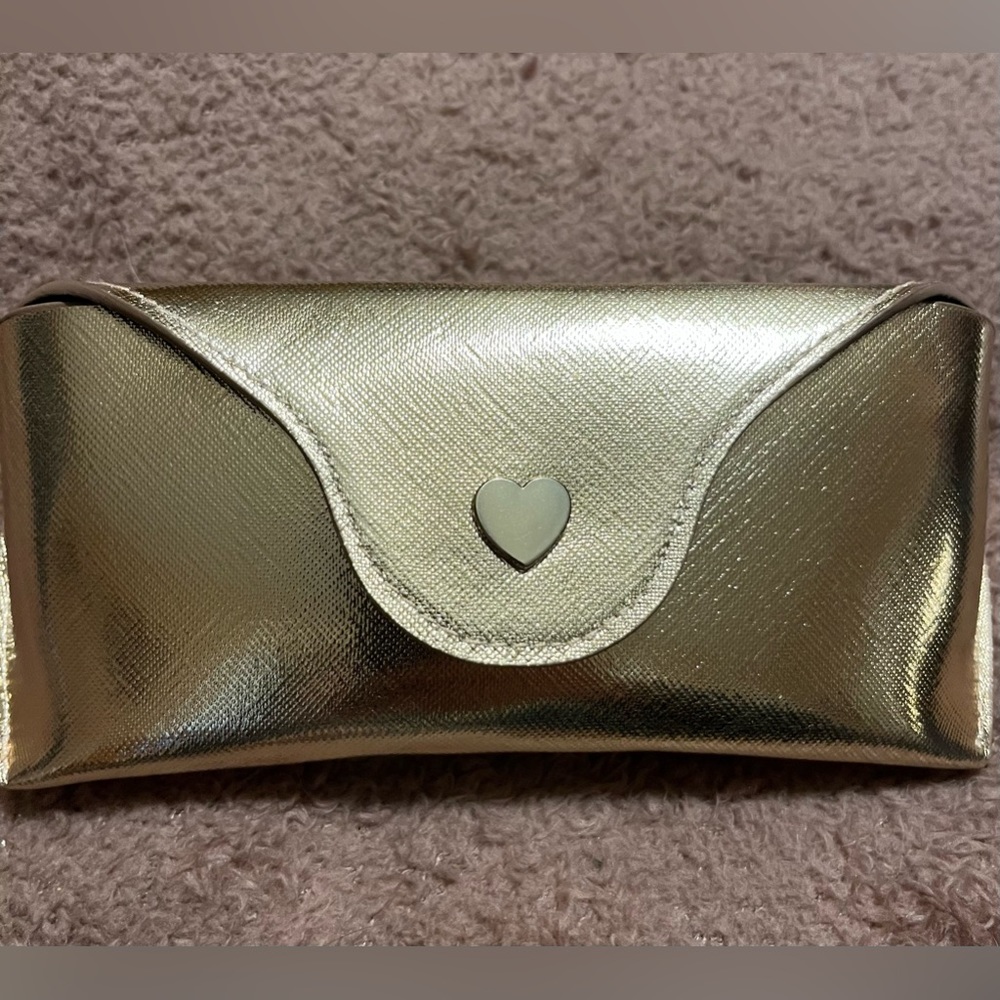 NWOT Gold heart eyeglass sunglasses case snap close